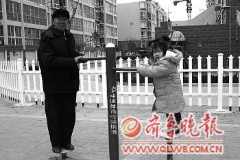 ����һ��(g��)�L(f��ng)�p��ˬ���峿,�P�߁�(l��i)��λ���������鲩С�^(q��)�Ľ���·���V��(ch��ng),�@���Ѿۼ��˲��ف�(l��i)呟����ˡ������е��ڴ�@�����е��ډ���,�mȻ�д�������,�ԳʬF(xi��n)��һ�����C(j��)��Ȼ�ğ��[����