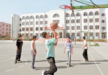 ���׸�һ���W(xu��)У�Ļ@���(ch��ng)����ԓУ�ČW(xu��)�����������n���r(sh��)�g��@�������Y�ψDƬ��