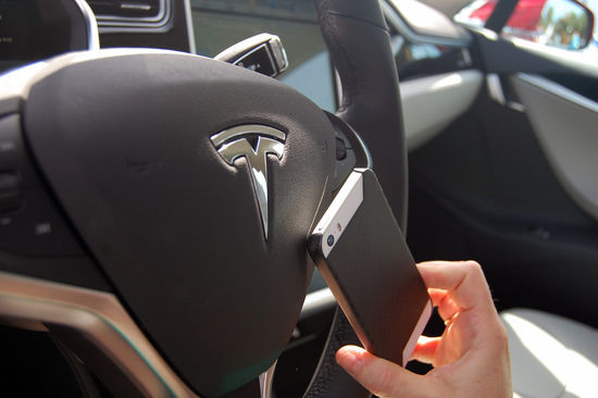 ��˹��Model S�̼�����(j��)������iPhone����(d��ng)�{�